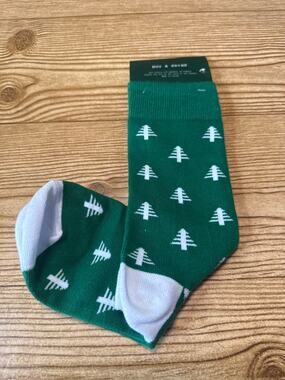 NWT Mens Mug and Socks Christmas Tree Socks Green and White New Gift